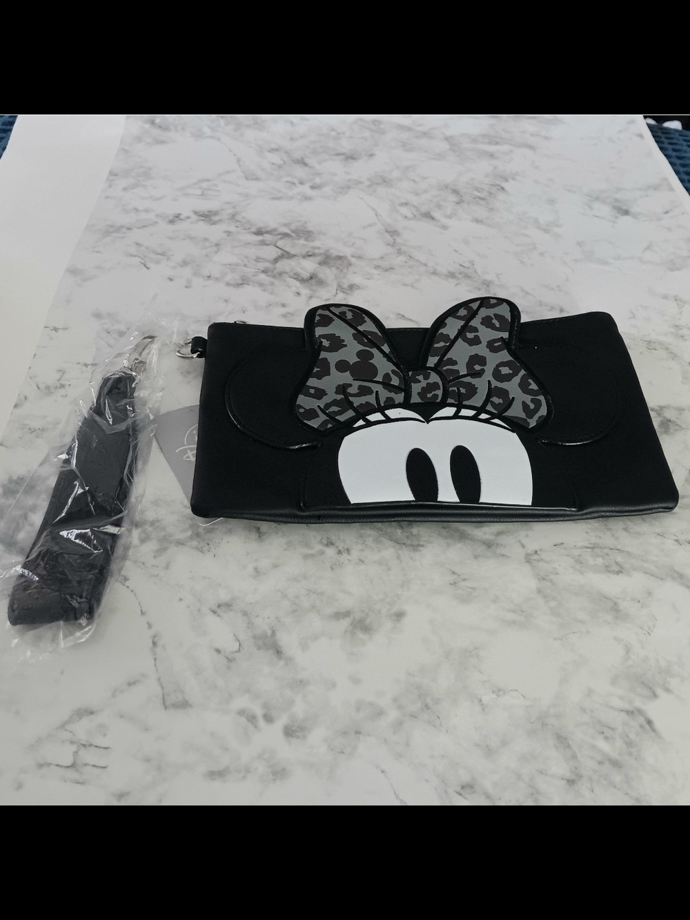 NEW Disney Parks Minnie Mouse Leopard Bow CLUTCH Wallet with Wrist Strap